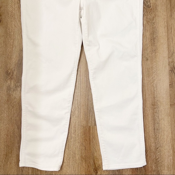 Madewell Stovepipe Jeans in Pure White: Button-Front Edition - Picture 9 of 12